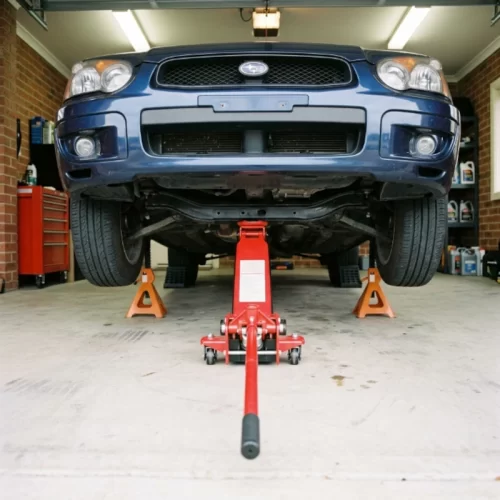 O subchassis dianteiro como ponto de apoio para elevar o veículo.