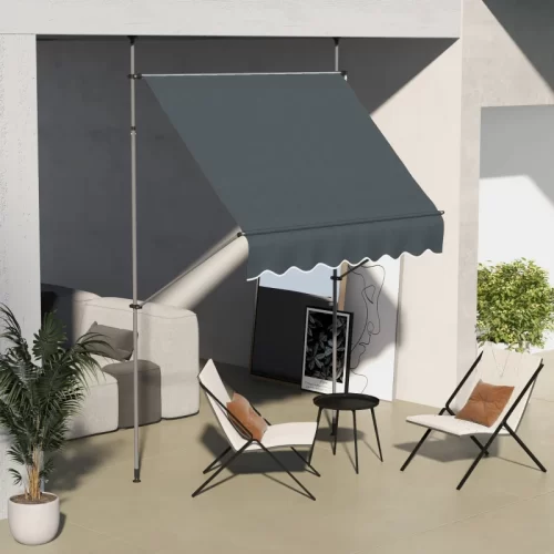 Toldo cinzento motorizado numa sala de estar.