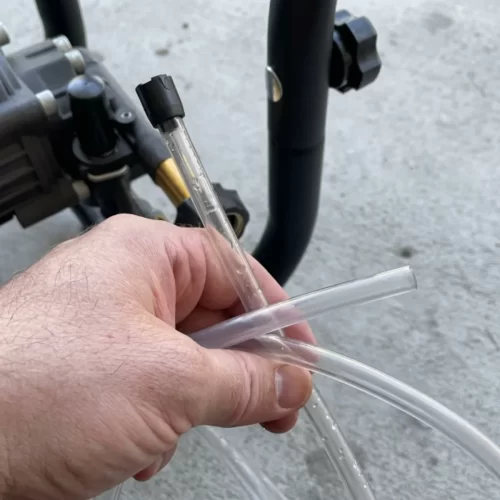 Ligar o detergente para limpar um tapete com uma lavadora de alta pressão