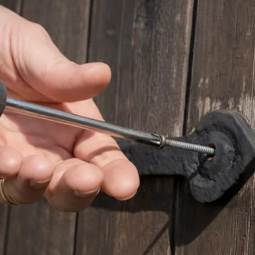 Proteger e cobrir com plástico antes de pintar o abrigo