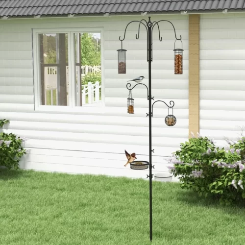 Estação de alimentação para aves com vários ganchos no jardim